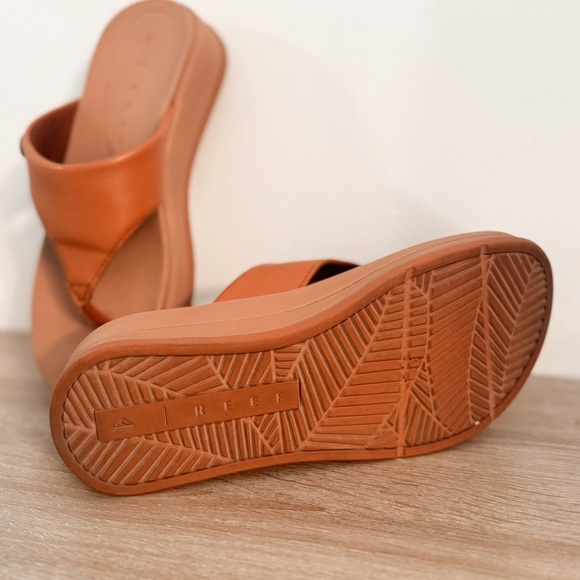 Reef Leather Sandals - Picture 2 of 4